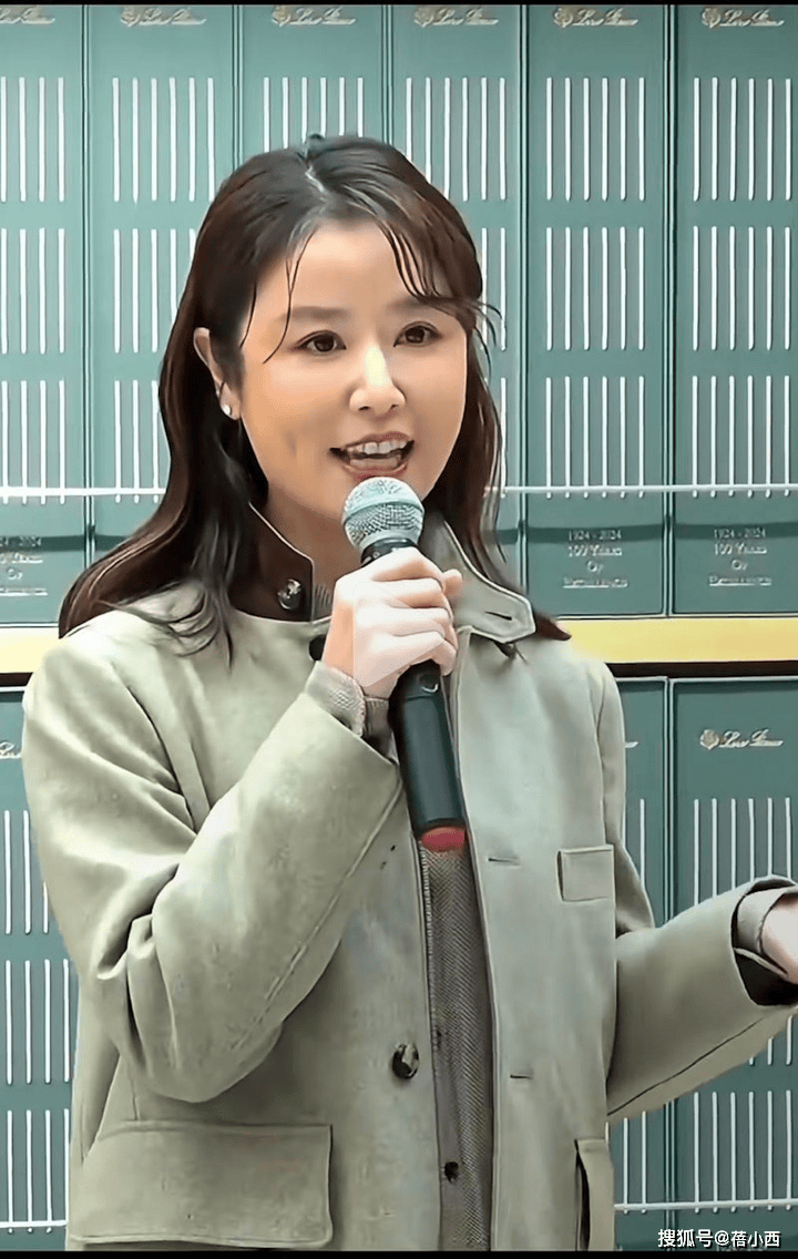 49岁林心如增肥后美得更高级穿西装+阔腿裤好高级差点认不出